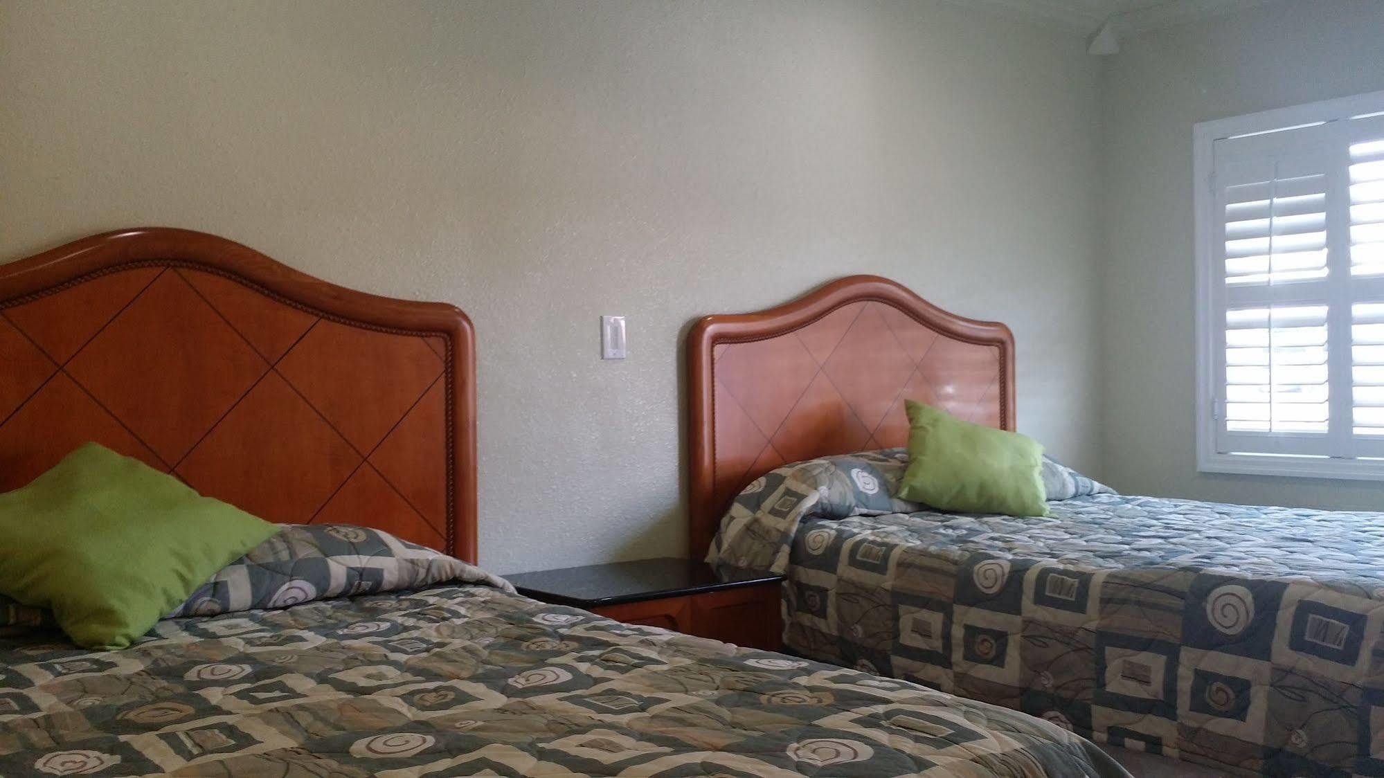 אוקלנד Travel Inn מראה חיצוני תמונה